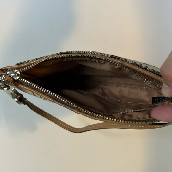 NWOT | Coach | Signature C Clutch Wristlet | Brown/Tan - Picture 7 of 10